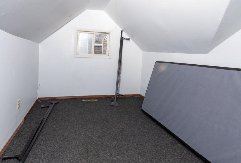 526 Simcoe, 7 Bedrooms Bedrooms, 18 Rooms Rooms,2 BathroomsBathrooms,Residential,For Sale,Simcoe