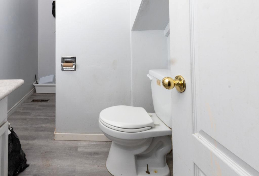 526 Simcoe, 7 Bedrooms Bedrooms, 18 Rooms Rooms,2 BathroomsBathrooms,Residential,For Sale,Simcoe