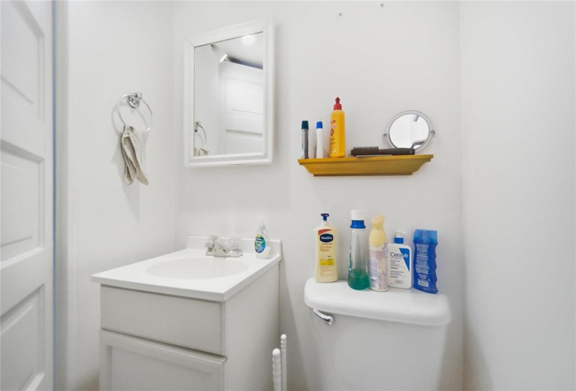 Main Flr Suite - Bath