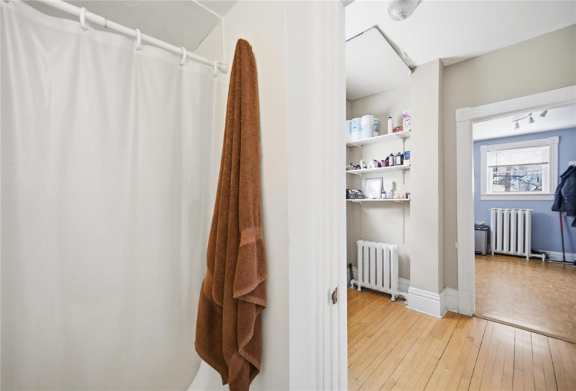 Main Flr Suite - Bath