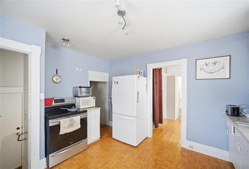 Main Flr Suite - KIT