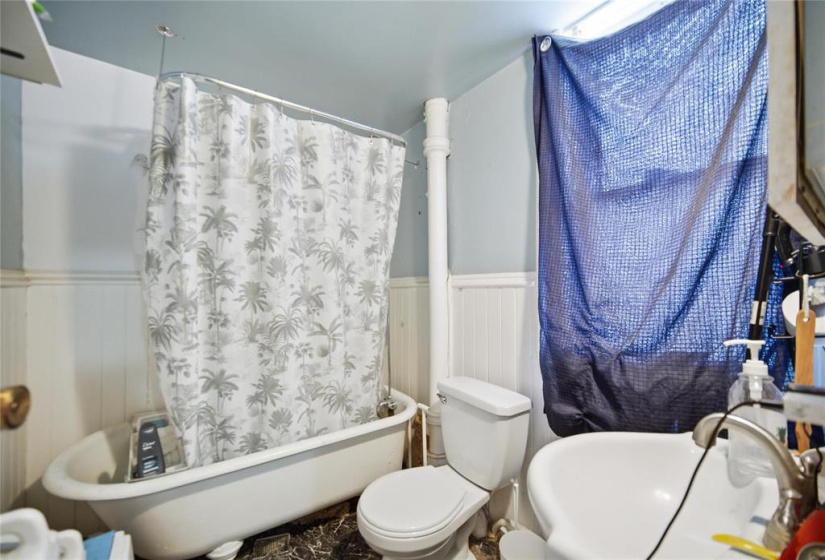 2nd flr Suite - Bath