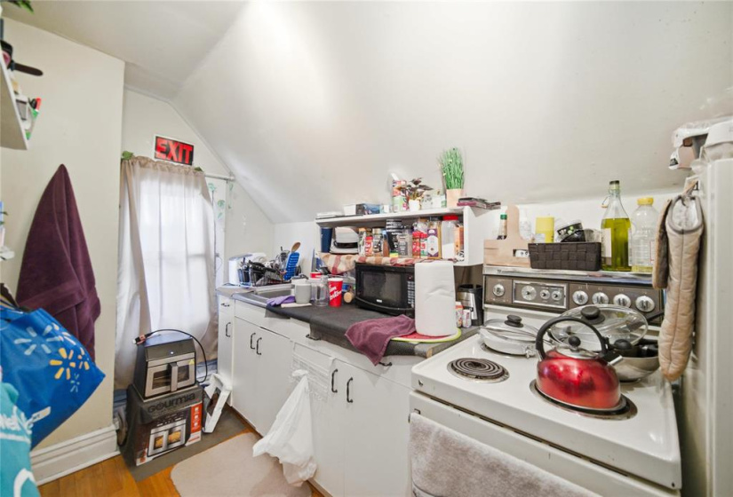 3rd Flr - Bachelor Suite