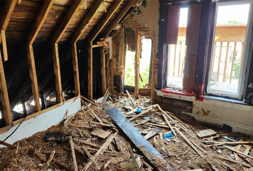 650 Agnes, ,Residential,For Sale,Agnes