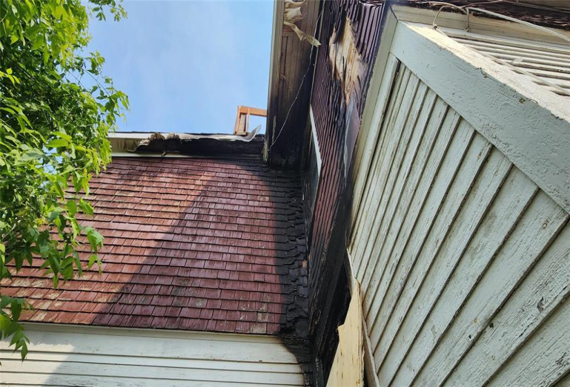 650 Agnes, ,Residential,For Sale,Agnes