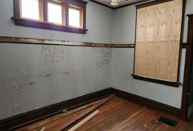 650 Agnes, ,Residential,For Sale,Agnes