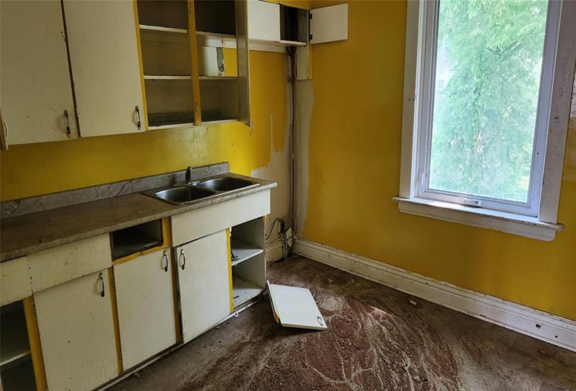 650 Agnes, ,Residential,For Sale,Agnes