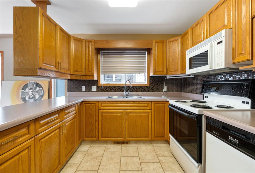 4025 Roblin, 3 Bedrooms Bedrooms, 13 Rooms Rooms,3 BathroomsBathrooms,Condominium,For Sale,Roblin