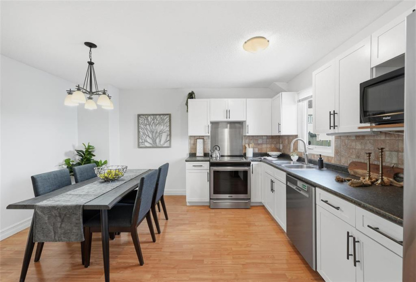 83 Apple, 3 Bedrooms Bedrooms, 8 Rooms Rooms,2 BathroomsBathrooms,Condominium,For Sale,Apple