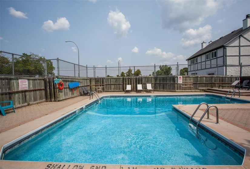 83 Apple, 3 Bedrooms Bedrooms, 8 Rooms Rooms,2 BathroomsBathrooms,Condominium,For Sale,Apple