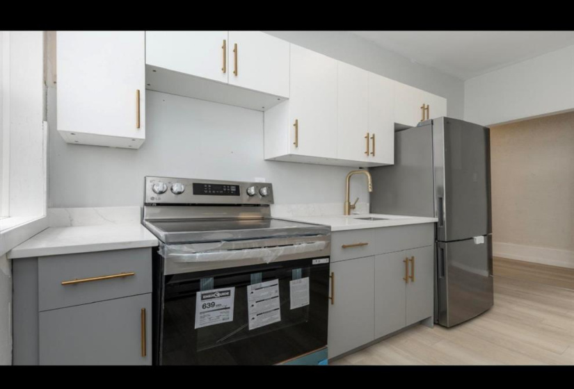 290 Beverley, 2 Bedrooms Bedrooms, 5 Rooms Rooms,1 BathroomBathrooms,Condominium,For Sale,Beverley