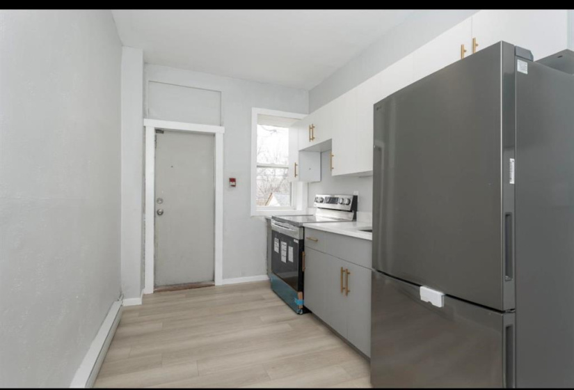 290 Beverley, 2 Bedrooms Bedrooms, 5 Rooms Rooms,1 BathroomBathrooms,Condominium,For Sale,Beverley