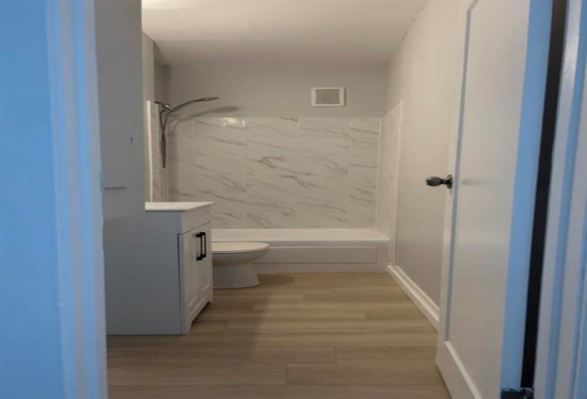 290 Beverley, 2 Bedrooms Bedrooms, 5 Rooms Rooms,1 BathroomBathrooms,Condominium,For Sale,Beverley