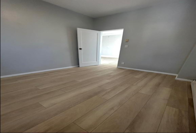 290 Beverley, 2 Bedrooms Bedrooms, 5 Rooms Rooms,1 BathroomBathrooms,Condominium,For Sale,Beverley