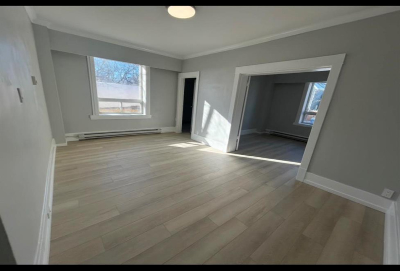 290 Beverley, 2 Bedrooms Bedrooms, 5 Rooms Rooms,1 BathroomBathrooms,Condominium,For Sale,Beverley
