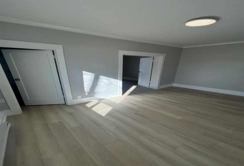 290 Beverley, 2 Bedrooms Bedrooms, 5 Rooms Rooms,1 BathroomBathrooms,Condominium,For Sale,Beverley