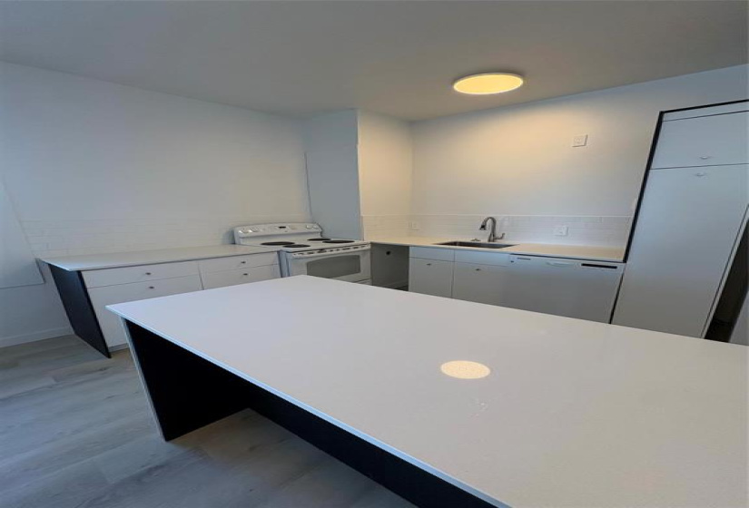 290 Beverley, 1 Bedroom Bedrooms, 4 Rooms Rooms,1 BathroomBathrooms,Condominium,For Sale,Beverley