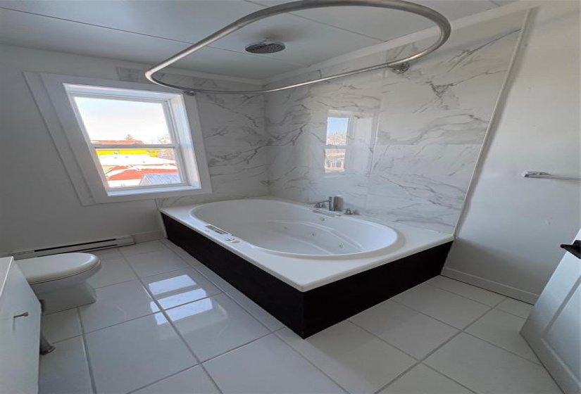 290 Beverley, 1 Bedroom Bedrooms, 4 Rooms Rooms,1 BathroomBathrooms,Condominium,For Sale,Beverley