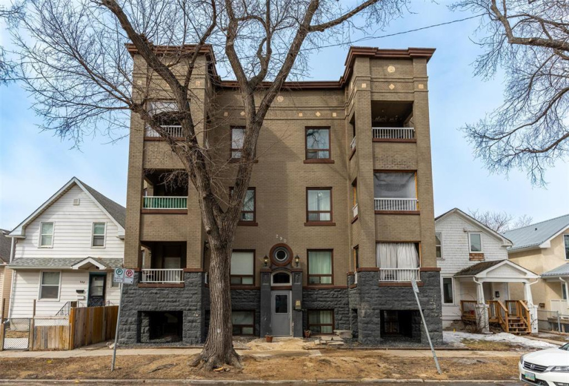 290 Beverley, 1 Bedroom Bedrooms, 4 Rooms Rooms,1 BathroomBathrooms,Condominium,For Sale,Beverley