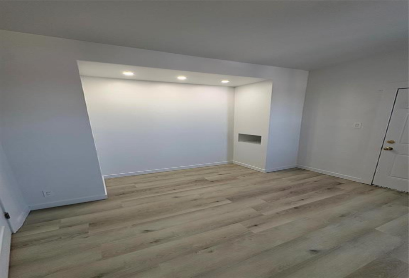 290 Beverley, 1 Bedroom Bedrooms, 4 Rooms Rooms,1 BathroomBathrooms,Condominium,For Sale,Beverley