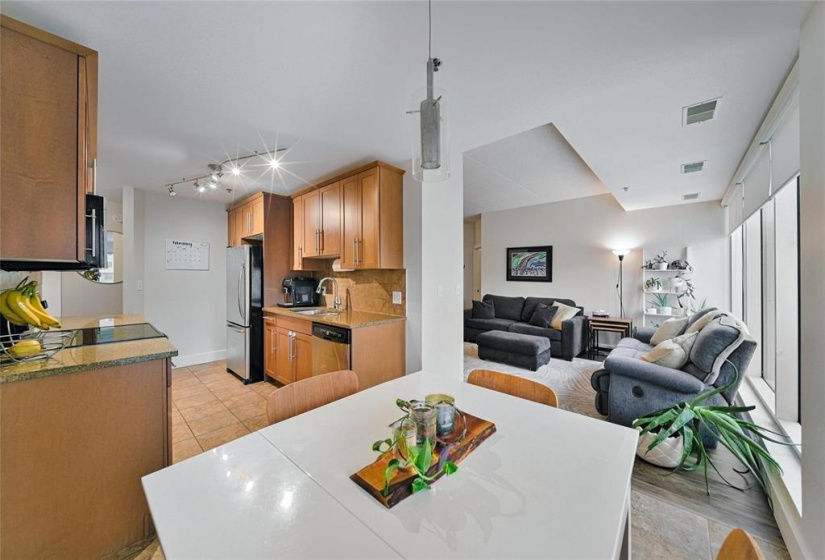 84 Snow, 2 Bedrooms Bedrooms, 7 Rooms Rooms,2 BathroomsBathrooms,Condominium,For Sale,Snow