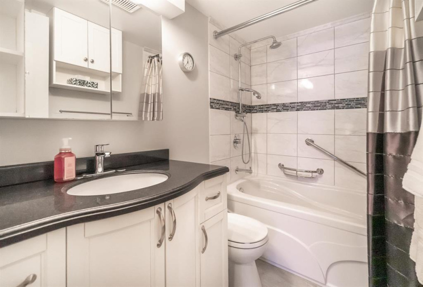 4-pc ensuite renovated