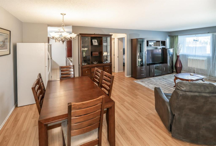 Open diningroom / living room combo