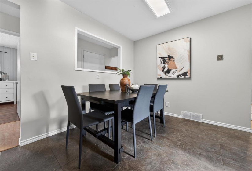 Open concept dining room & kitchen.