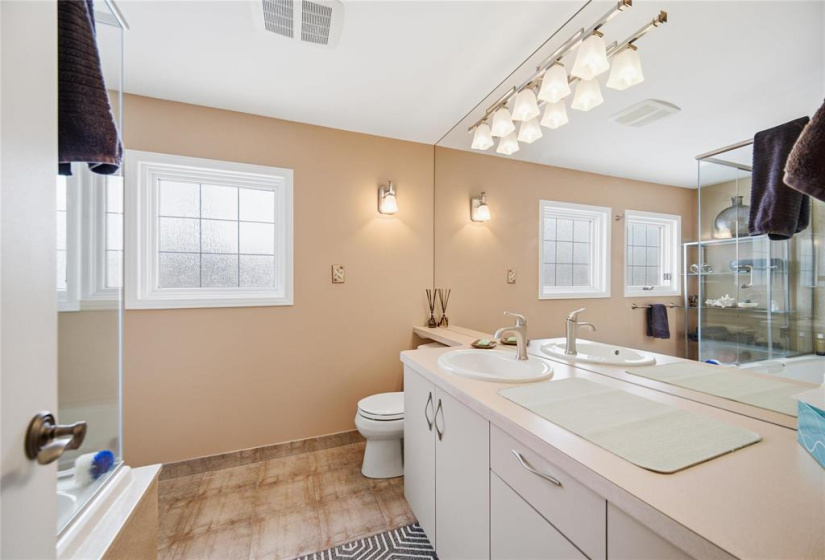 446 Kingston, 4 Bedrooms Bedrooms, 16 Rooms Rooms,2 BathroomsBathrooms,Residential,For Sale,Kingston