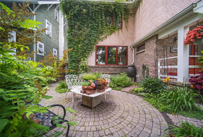 446 Kingston, 4 Bedrooms Bedrooms, 16 Rooms Rooms,2 BathroomsBathrooms,Residential,For Sale,Kingston