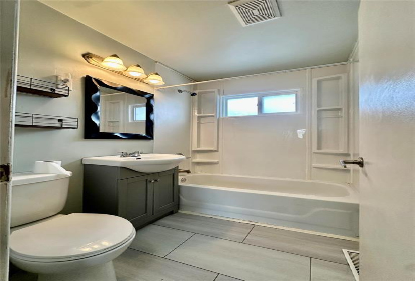 446 Kent, 2 Bedrooms Bedrooms, 6 Rooms Rooms,1 BathroomBathrooms,Residential,For Sale,Kent