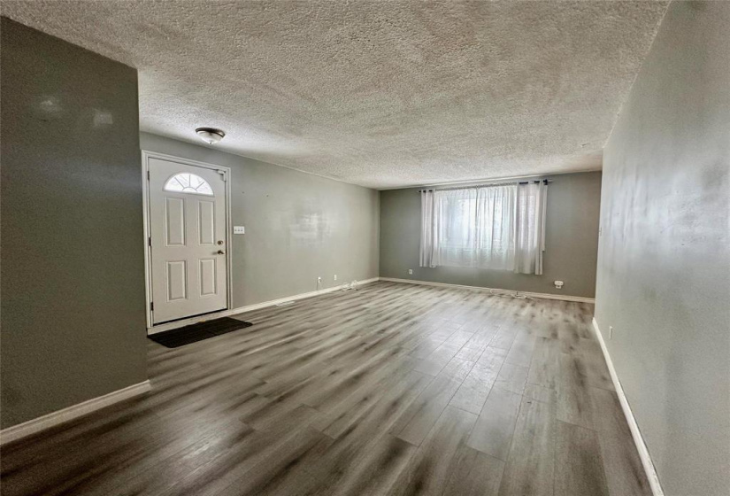 446 Kent, 2 Bedrooms Bedrooms, 6 Rooms Rooms,1 BathroomBathrooms,Residential,For Sale,Kent