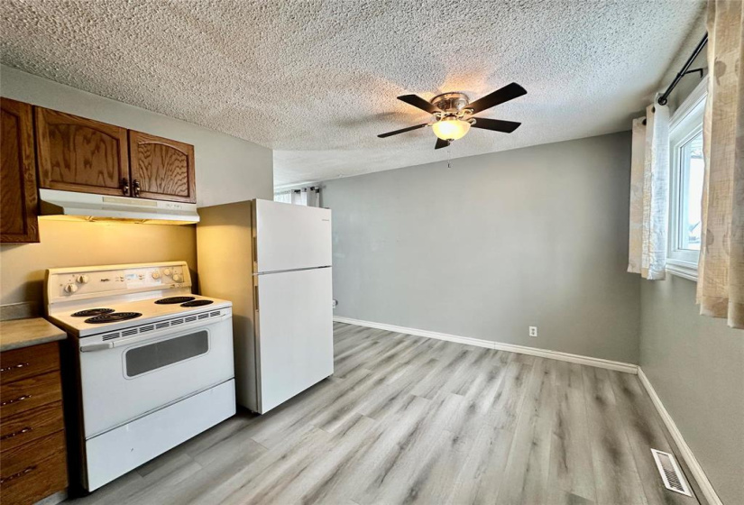 446 Kent, 2 Bedrooms Bedrooms, 6 Rooms Rooms,1 BathroomBathrooms,Residential,For Sale,Kent