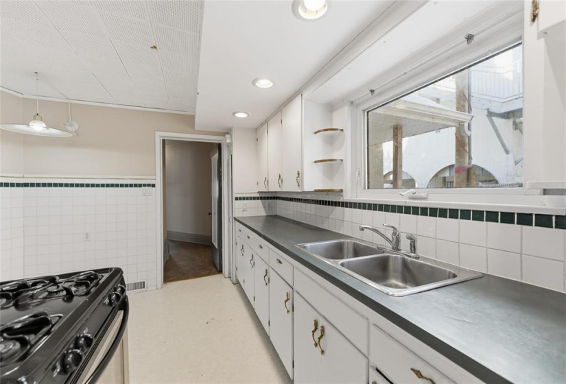 102 Scott, 3 Bedrooms Bedrooms, 12 Rooms Rooms,2 BathroomsBathrooms,Residential,For Sale,Scott