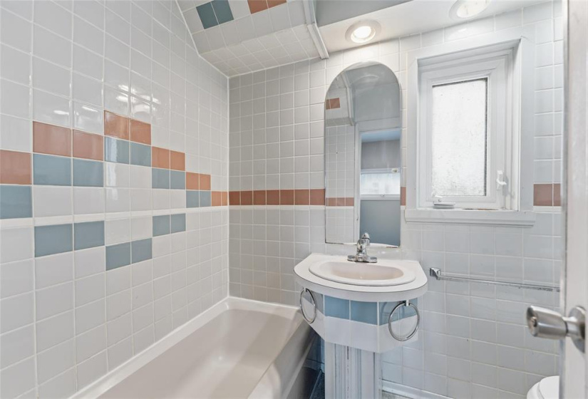 102 Scott, 3 Bedrooms Bedrooms, 12 Rooms Rooms,2 BathroomsBathrooms,Residential,For Sale,Scott