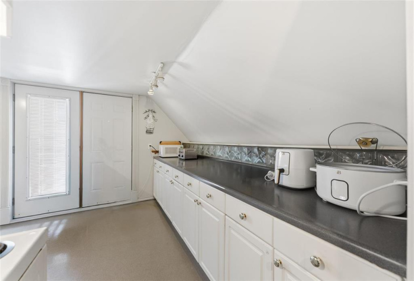 102 Scott, 3 Bedrooms Bedrooms, 12 Rooms Rooms,2 BathroomsBathrooms,Residential,For Sale,Scott