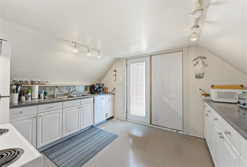 102 Scott, 3 Bedrooms Bedrooms, 12 Rooms Rooms,2 BathroomsBathrooms,Residential,For Sale,Scott