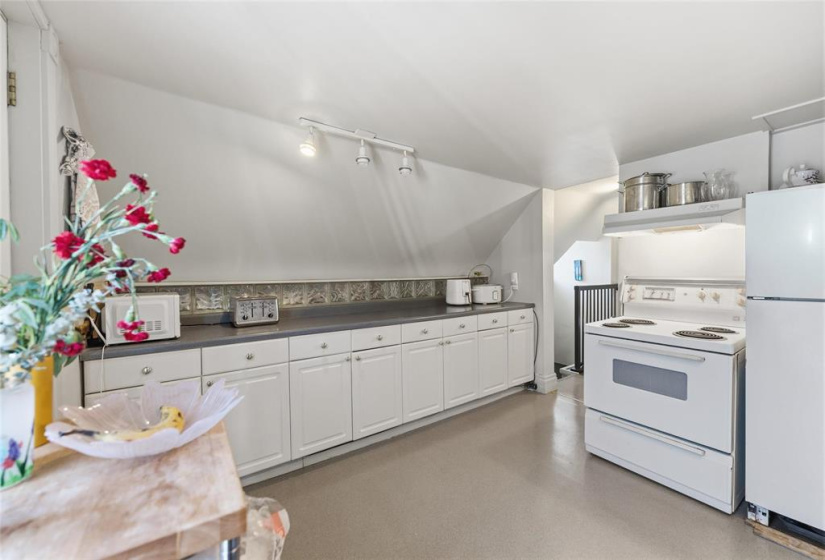 102 Scott, 3 Bedrooms Bedrooms, 12 Rooms Rooms,2 BathroomsBathrooms,Residential,For Sale,Scott