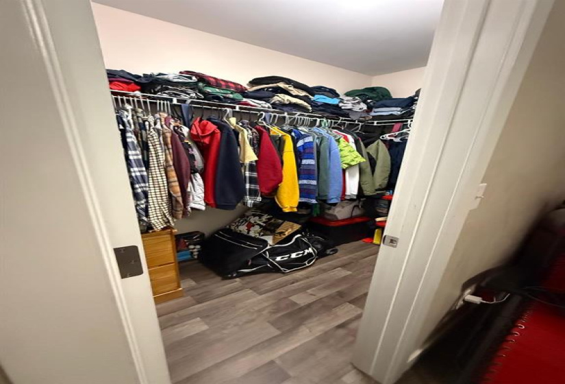 409 Pandora, 3 Bedrooms Bedrooms, 10 Rooms Rooms,2 BathroomsBathrooms,Condominium,For Sale,Pandora