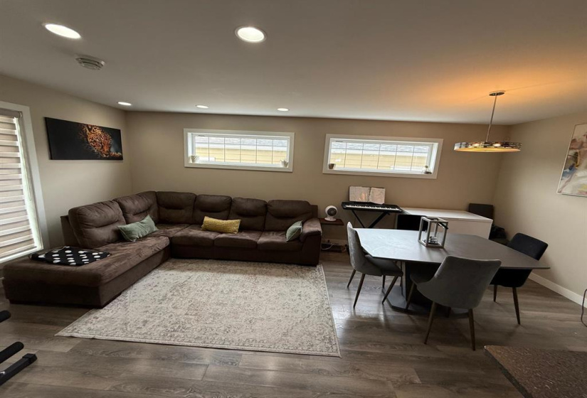 409 Pandora, 3 Bedrooms Bedrooms, 10 Rooms Rooms,2 BathroomsBathrooms,Condominium,For Sale,Pandora