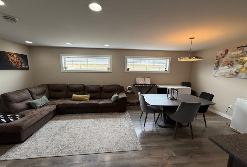 409 Pandora, 3 Bedrooms Bedrooms, 10 Rooms Rooms,2 BathroomsBathrooms,Condominium,For Sale,Pandora