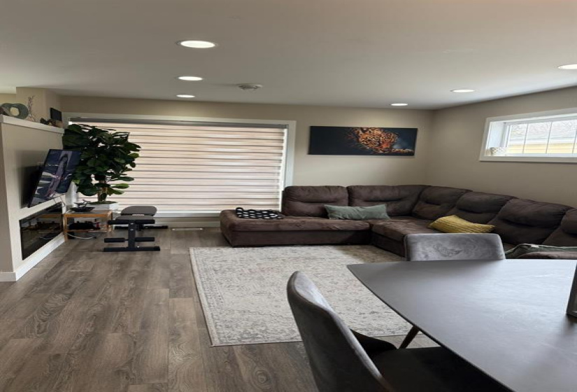 409 Pandora, 3 Bedrooms Bedrooms, 10 Rooms Rooms,2 BathroomsBathrooms,Condominium,For Sale,Pandora