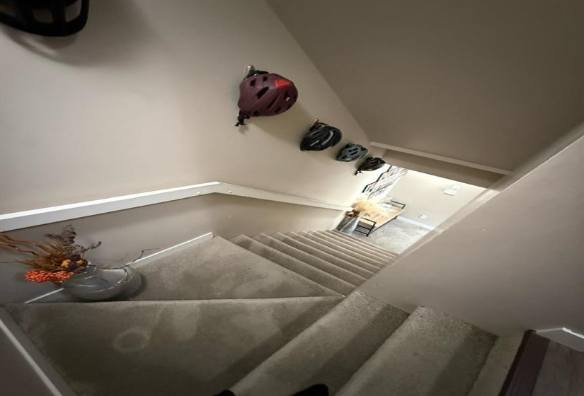 409 Pandora, 3 Bedrooms Bedrooms, 10 Rooms Rooms,2 BathroomsBathrooms,Condominium,For Sale,Pandora