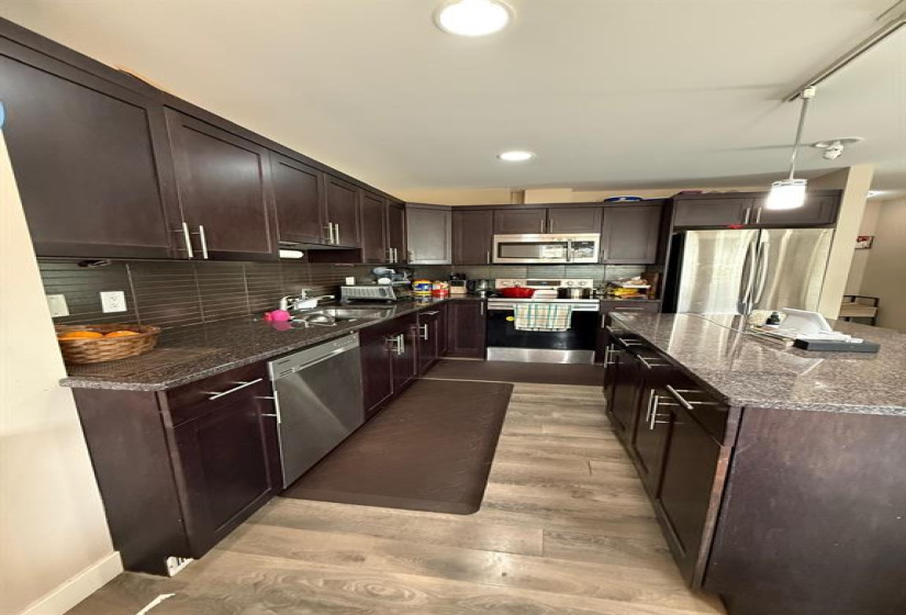 409 Pandora, 3 Bedrooms Bedrooms, 10 Rooms Rooms,2 BathroomsBathrooms,Condominium,For Sale,Pandora