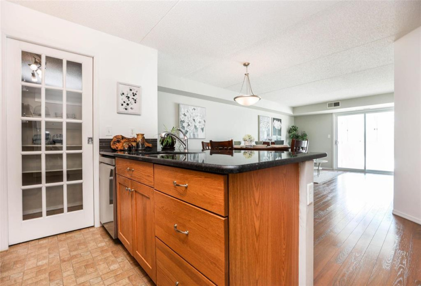 500 Tache, 2 Bedrooms Bedrooms, 6 Rooms Rooms,1 BathroomBathrooms,Condominium,For Sale,Tache