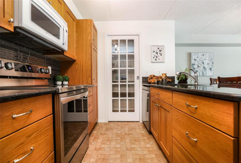 500 Tache, 2 Bedrooms Bedrooms, 6 Rooms Rooms,1 BathroomBathrooms,Condominium,For Sale,Tache