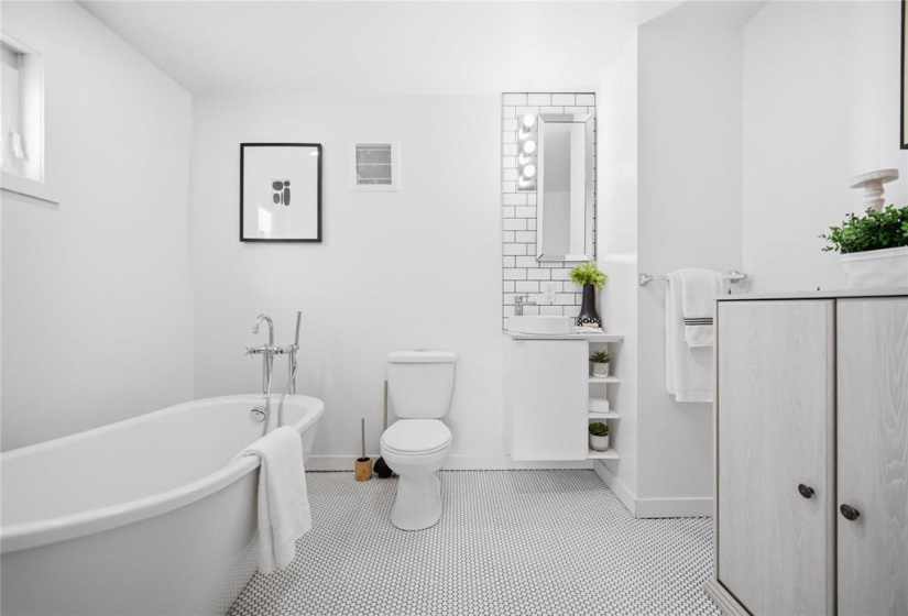 1321 Rosemount, 2 Bedrooms Bedrooms, 7 Rooms Rooms,2 BathroomsBathrooms,Residential,For Sale,Rosemount