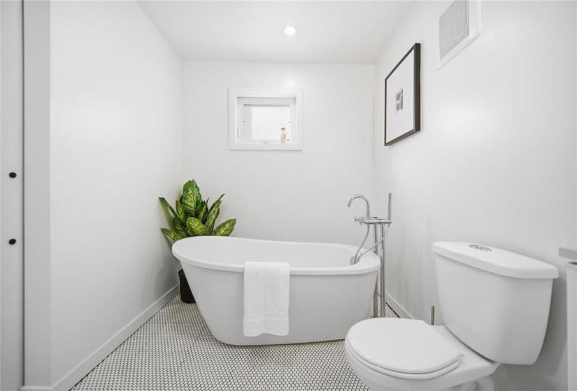 1321 Rosemount, 2 Bedrooms Bedrooms, 7 Rooms Rooms,2 BathroomsBathrooms,Residential,For Sale,Rosemount