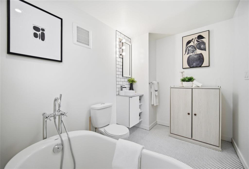 1321 Rosemount, 2 Bedrooms Bedrooms, 7 Rooms Rooms,2 BathroomsBathrooms,Residential,For Sale,Rosemount