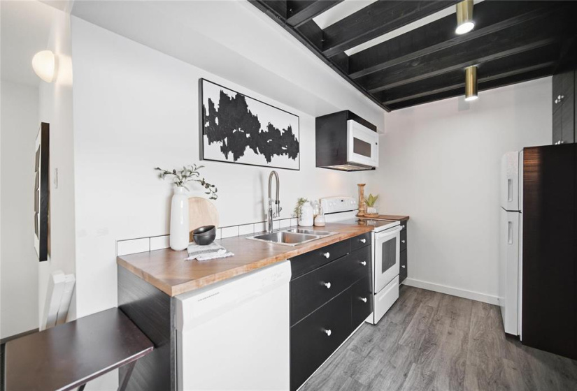 1321 Rosemount, 2 Bedrooms Bedrooms, 7 Rooms Rooms,2 BathroomsBathrooms,Residential,For Sale,Rosemount